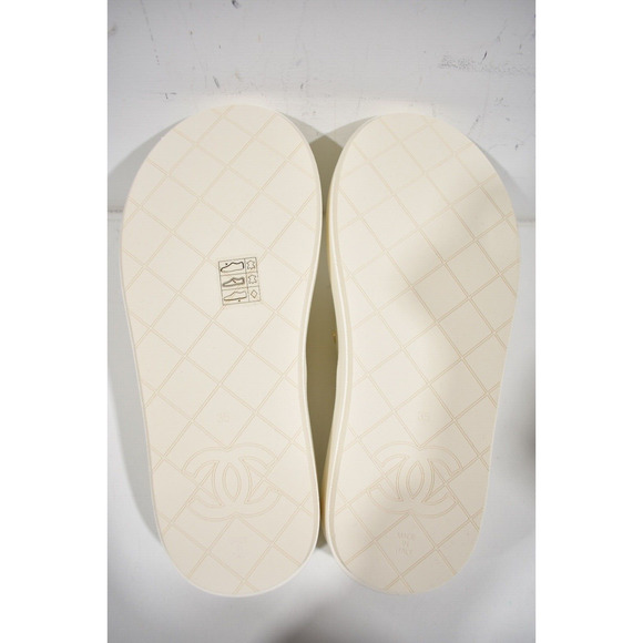 Chanel 23P White Quilted Charms Padded Pool Thong Logo Mule Slide Flat Sandal 35 - Picture 12 of 12